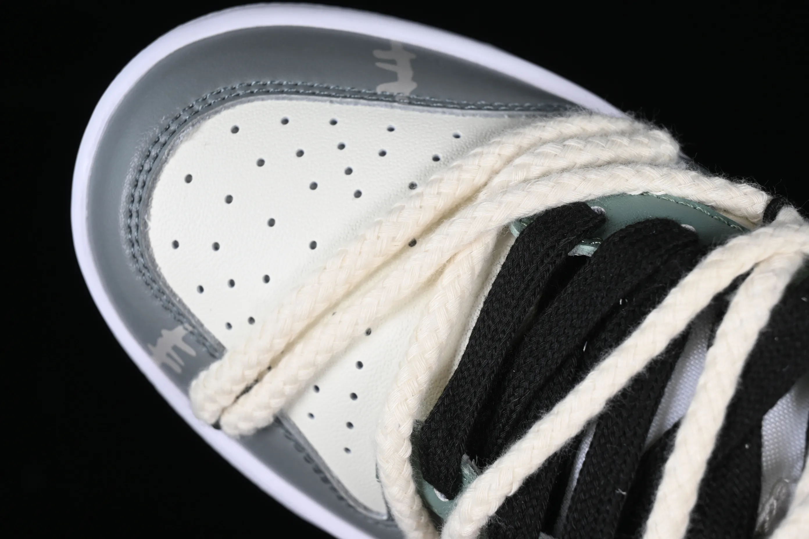 All Categories Nk SB Dunk Series Nk SB Dunk Low Low-top sneakers Customized large box Nk Dunk Low Panda Prank-Jungle Crossing Forest Fruit SB strap low-top casual sneakers DV0831-101